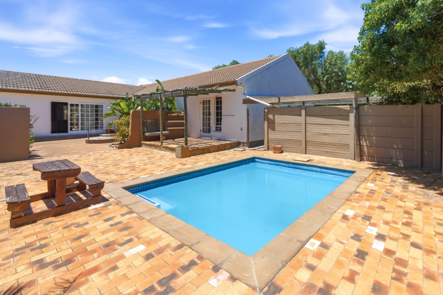 4 Bedroom Property for Sale in Onverwacht Western Cape